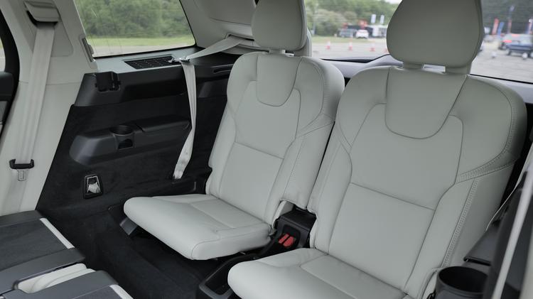 VOLVO XC90 ESTATE 2.0 B5P Plus Pro Dark 5dr AWD Geartronic [Revised]
